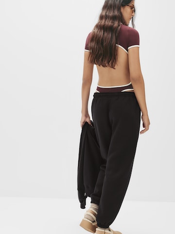 Tapered Pantaloni di Pull&Bear in nero