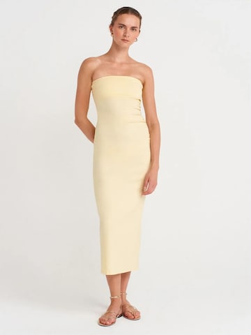 Dilvin - Vestido em amarelo: frente