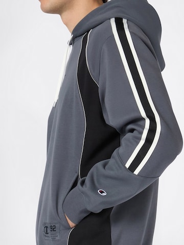 Felpa di Champion Authentic Athletic Apparel in grigio