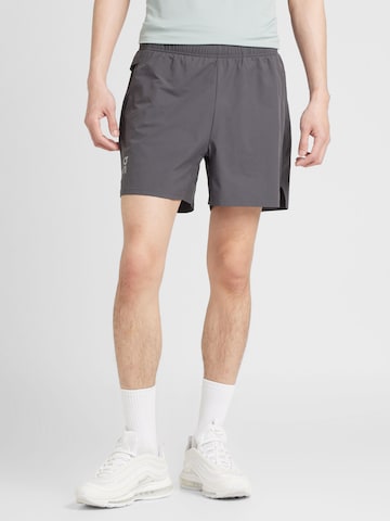 regular Pantaloni sportivi 'Essential' di On in grigio: frontale