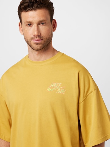 Nike Sportswear Тениска в жълто