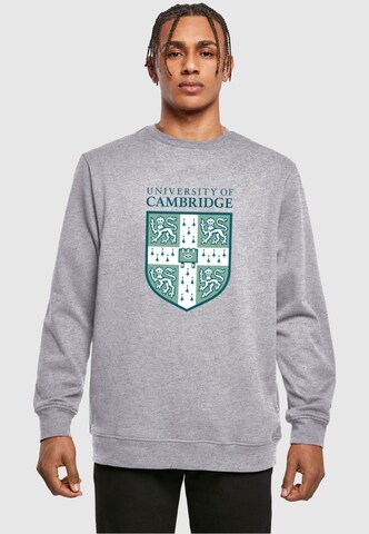 Merchcode Sweatshirt 'University Of Cambridge - Shield' in Grijs: voorkant