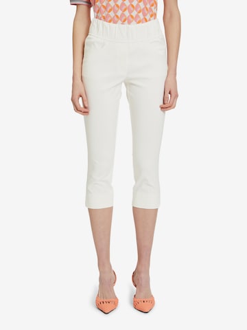 Betty Barclay Skinny Pants in White: front