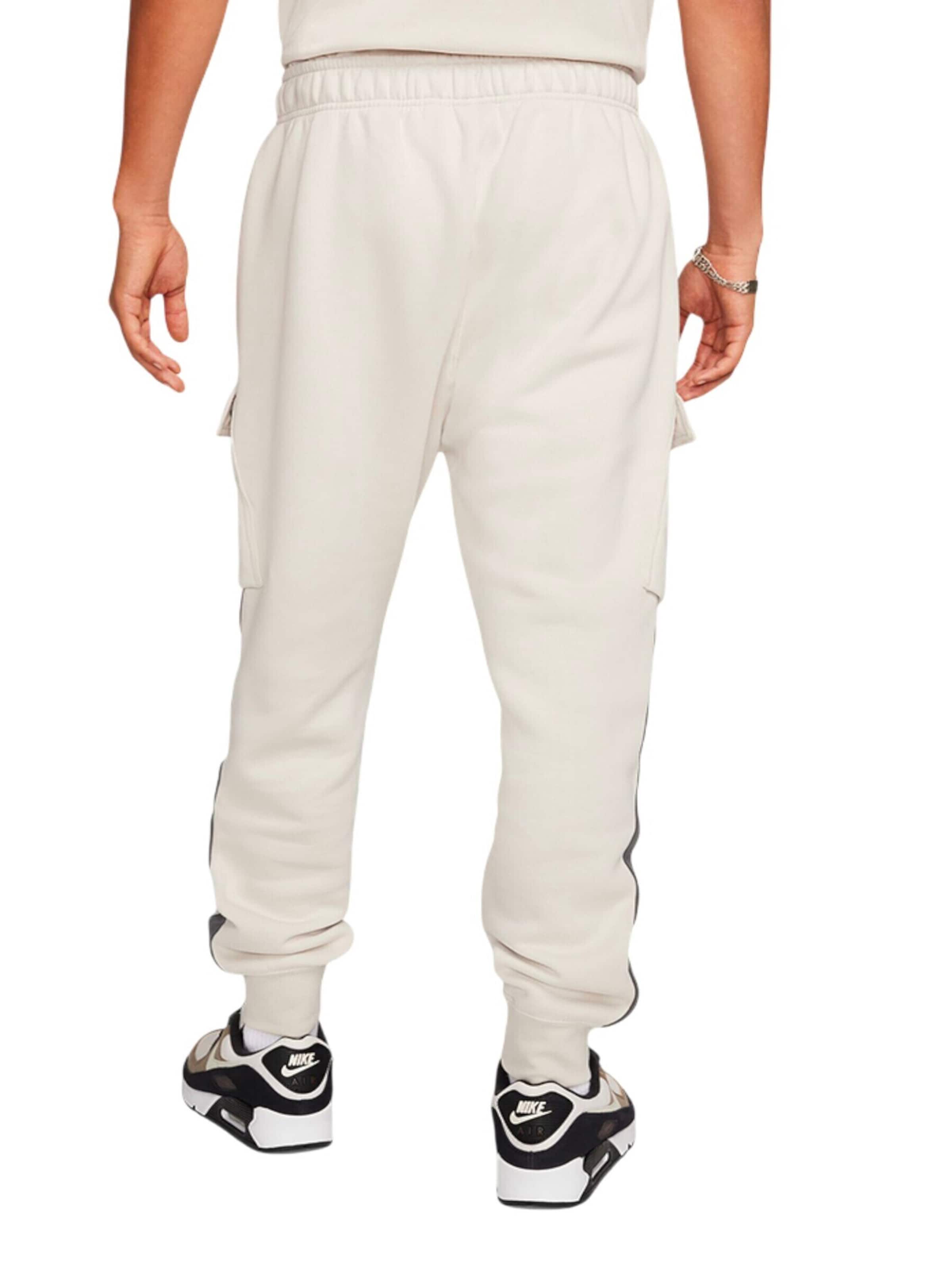 Tapered Pantaloni 'Air' di Nike Sportswear in bianco