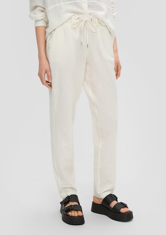 QS Regular Pleat-Front Pants in Beige