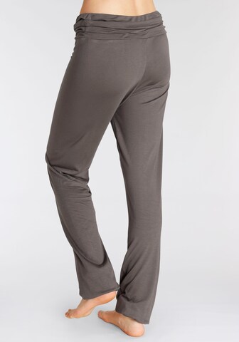 BUFFALO Tapered Housut värissä harmaa