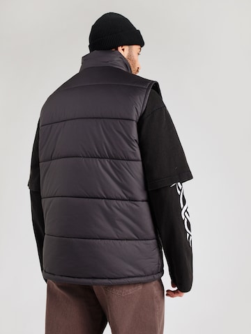 VANS Vest 'MTE Hillgate', värv must: tagant vaates