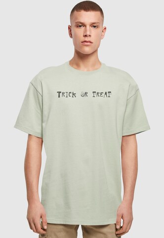 Merchcode Shirt 'Halloween - Trick Or Treat' in Groen: voorkant