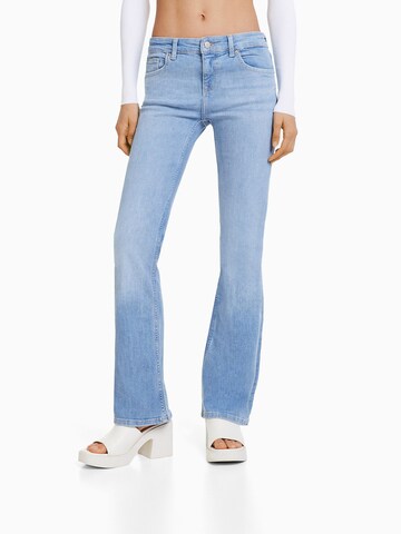 Bootcut Jeans de la Bershka pe albastru: față