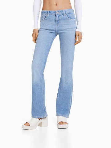 Bershka Boot cut Jeans in Blue: front