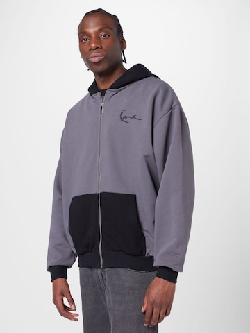 Veste de survêtement Karl Kani en gris : devant