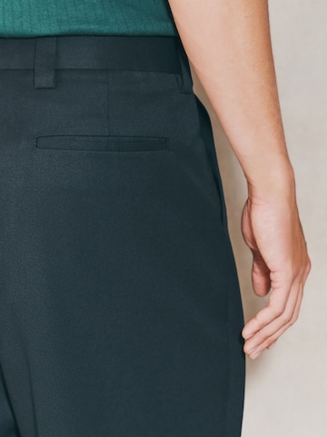 Next Loose fit Pleat-front trousers 'Edit' in Black
