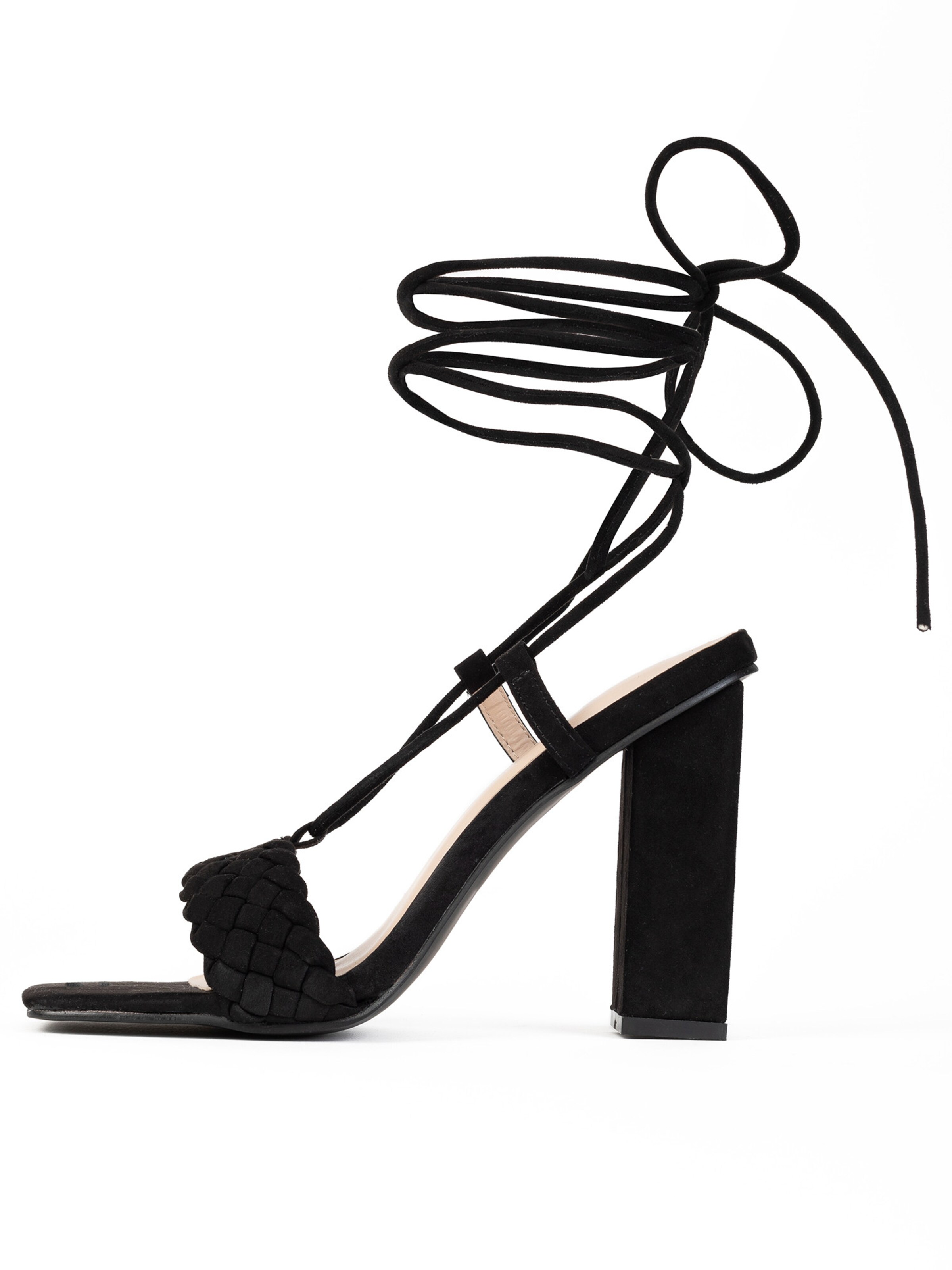 Celena - Sandálias com tiras 'Chahra' em preto: frente