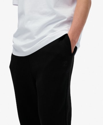 Effilé Pantalon Superdry en noir