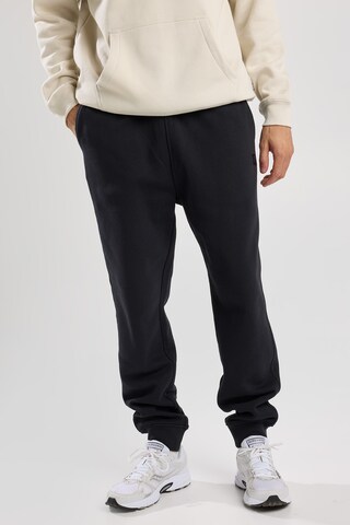 Effilé Pantalon America Today en noir : devant