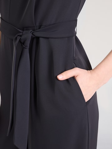 COMMA Haalari värissä sininen