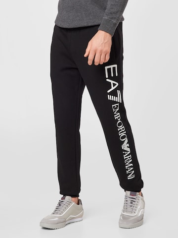Effilé Pantalon de sport EA7 Emporio Armani en noir : devant