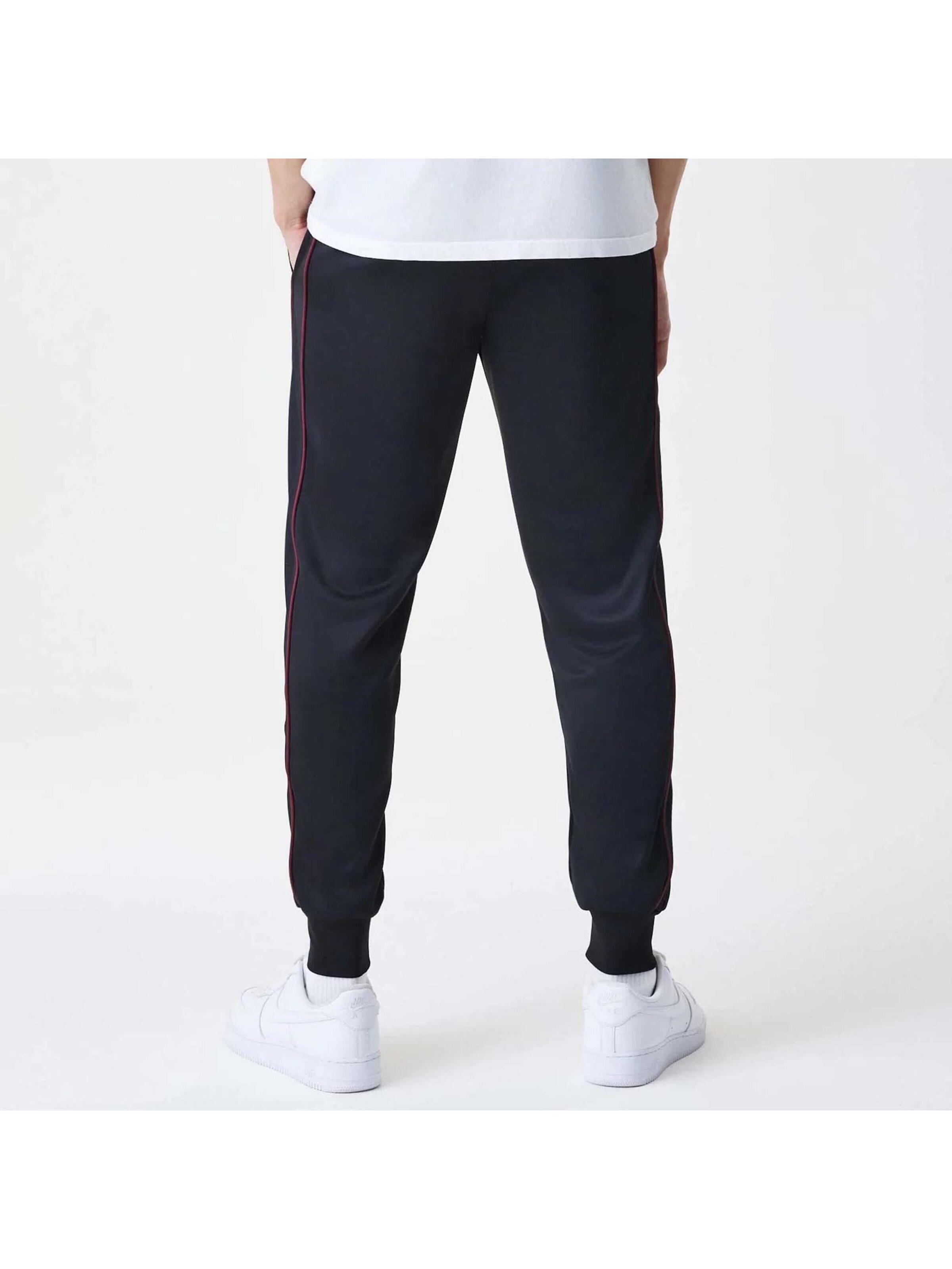 NEW ERA Tapered Broek in Zwart