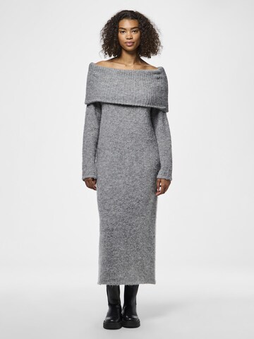 PIECES Knitted dress 'Pam' in Grey: front