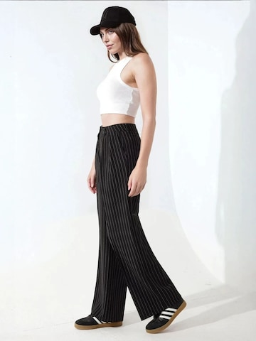 Hiccup Wide leg Trousers with creases in Black