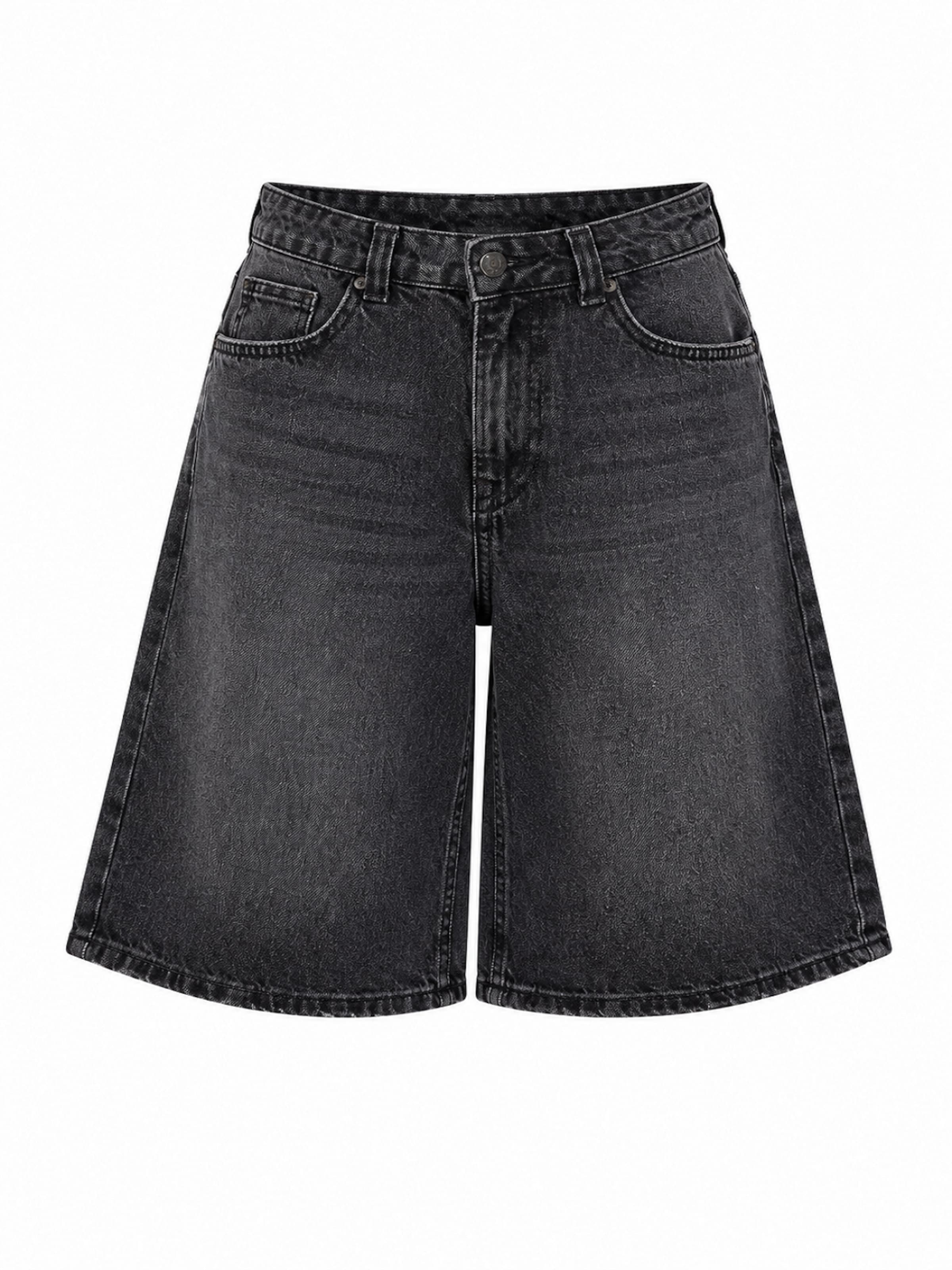 IT'S BASIC Jean 'BAGGY MINI DENIM SHORTS' en 34/Courte en noir denim, Vue avec produit
