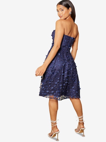 Robe 'Bestickt' Chi Chi London en bleu