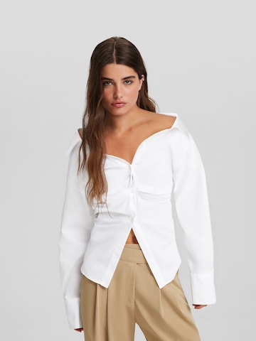 Bershka Blouse in White: front