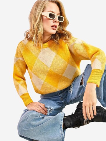 Bianco Lucci Sweater in Yellow