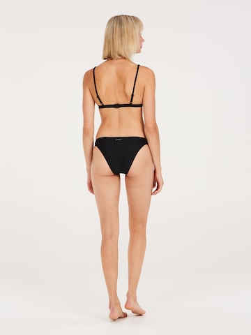PROTEST Triangel Bikini 'PRTMAUDY' in Schwarz