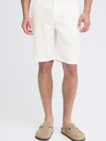 Regular Pantalon chino ' CFPandrup ' Casual Friday en blanc