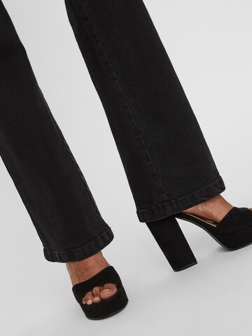 VERO MODA Flared Jeans 'SAGA' in Schwarz