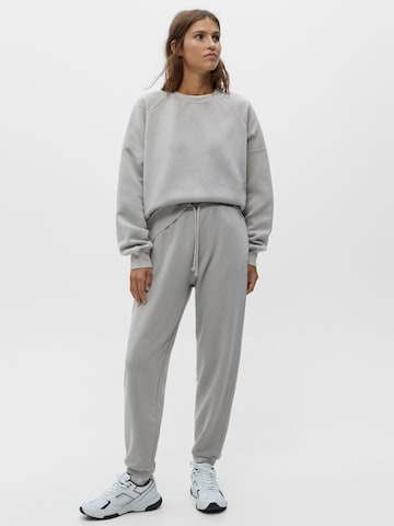 Pull&Bear Pleat-Front Pants in Grey: front