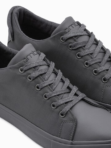 Baskets basses Ombre en gris