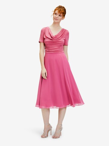 Robe de cocktail Vera Mont en rose : devant