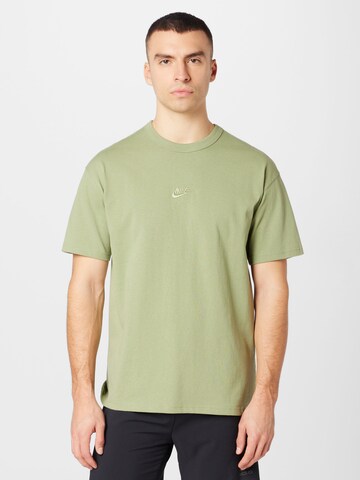 Nike Sportswear Μπλουζάκι 'Premium Essentials' σε πράσινο: μπροστά