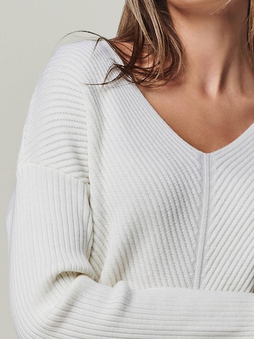 Pull-over 'BLOSSOM' YOU LOOK PERFECT en blanc