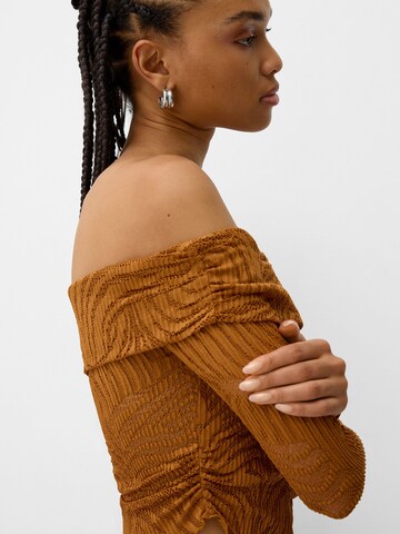 T-shirt Bershka en marron
