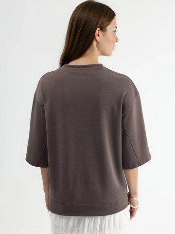 Busem T-Shirt in Braun