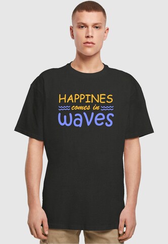 Merchcode Shirt 'Summer - Happines comes in waves' in Zwart: voorkant