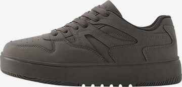 Bershka Sneakers laag in Grijs: voorkant