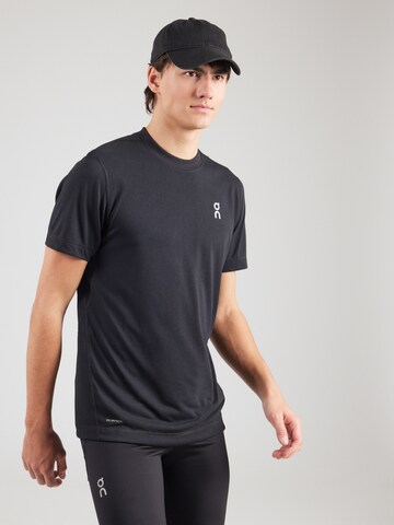 On Funktionsshirt in Schwarz: Vorderseite