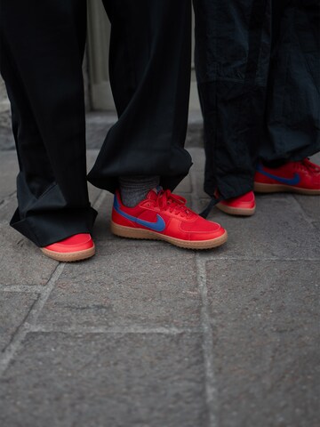 Nike Sportswear Низкие кроссовки 'FIELD GENERAL' в Красный