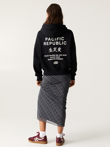 Pull&Bear Sweatshirt in Schwarz