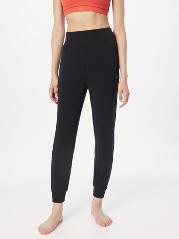 4F Tapered Workout Pants in Black: front