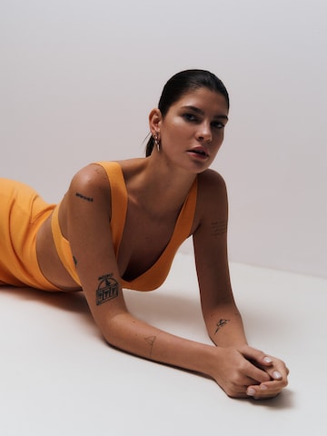 ABOUT YOU x Laura Giurcanu - Top de punto 'Janine' en naranja