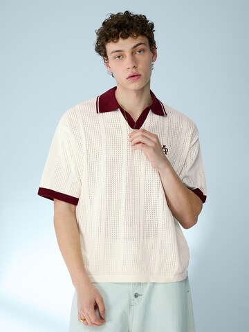 Bershka Poloshirt in Weiß: Vorderseite
