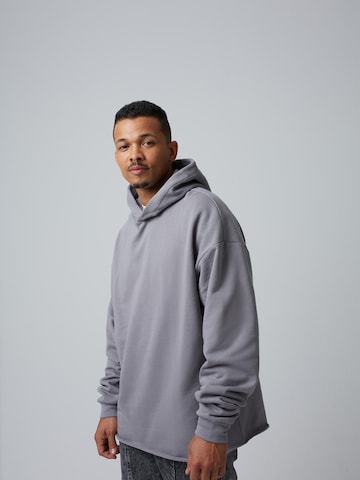 ABOUT YOU x Benny Cristo Sweatshirt 'Faris' in Grey: front