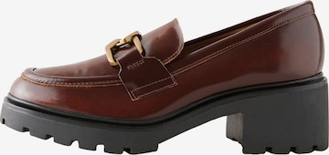 Chaussure basse Next en marron : devant