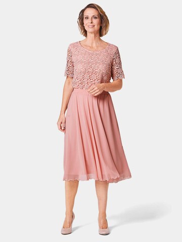 Goldner Rok in Rood