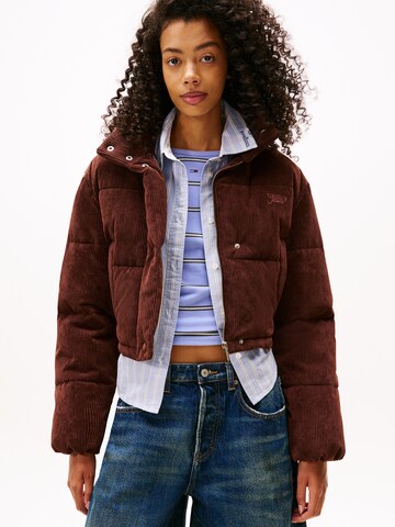 Geacă de primăvară-toamnă de la Tommy Jeans pe maro: față